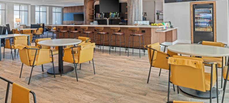 万豪万怡酒店伍德兰德(Courtyard by Marriott Woodland)图片