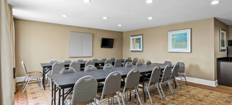 舒适套房酒店-近格林伍德大学(Comfort Inn & Suites Greenwood Near University)图片