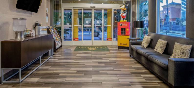 阿纳海姆拉昆塔温德姆套房酒店(La Quinta Inn & Suites by Wyndham Anaheim)图片