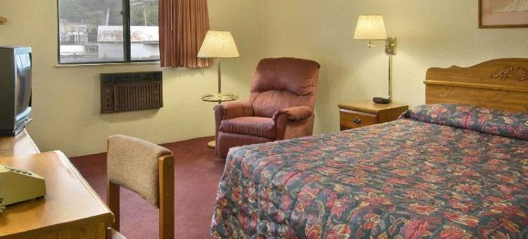 Super 8 by Wyndham Butler图片