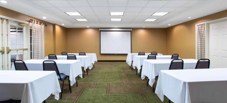 丹佛西南莱克伍德拉昆塔温德姆套房酒店(La Quinta Inn & Suites by Wyndham Denver Southwest Lakewood)图片