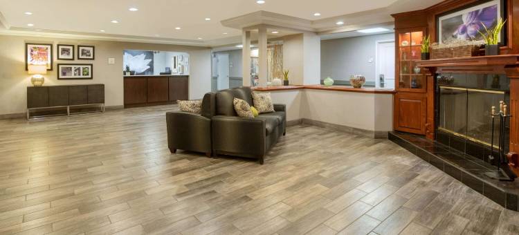 克利夫兰马其顿拉昆塔温德姆套房酒店(La Quinta Inn & Suites by Wyndham Cleveland Macedonia)图片