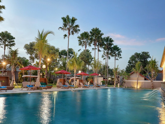 巴厘岛兰碧尼豪华别墅水疗酒店