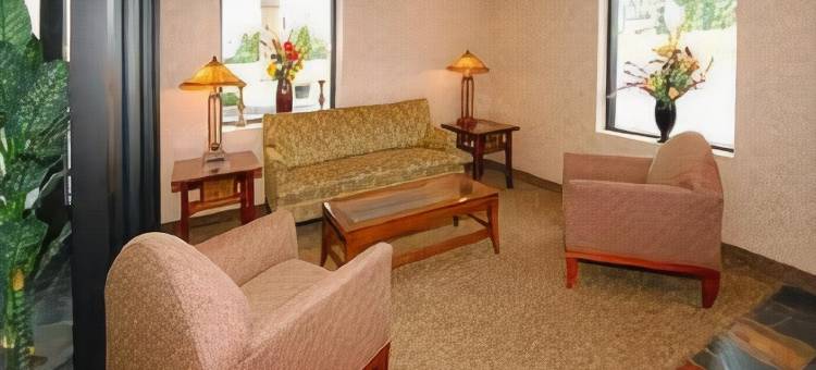 比格拉皮兹品质酒店及套房-近大学(Quality Inn & Suites Big Rapids Near University)图片
