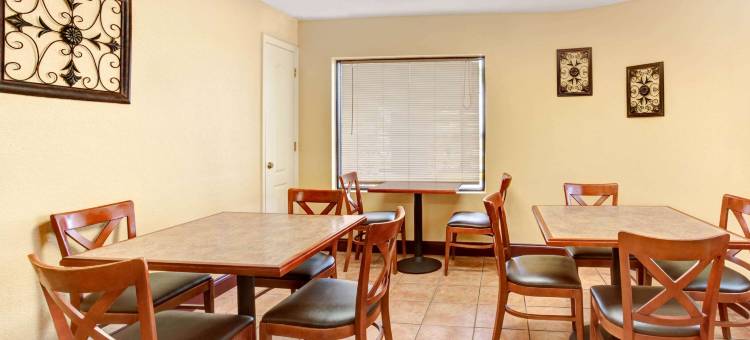 基西米西戴斯酒店(Days Inn by Wyndham Kissimmee West)图片