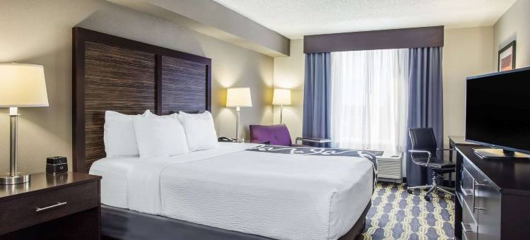 林奇堡自由大学拉昆塔温德姆套房酒店(La Quinta Inn & Suites by Wyndham Lynchburg at Liberty Univ.)图片