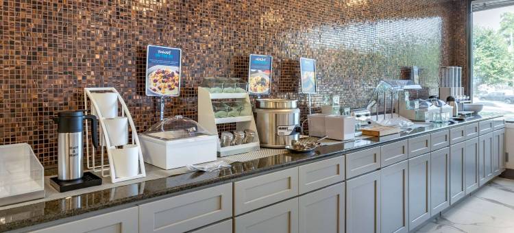 罗利市中心凯隆波因特酒店(Clarion Pointe Raleigh Midtown)图片