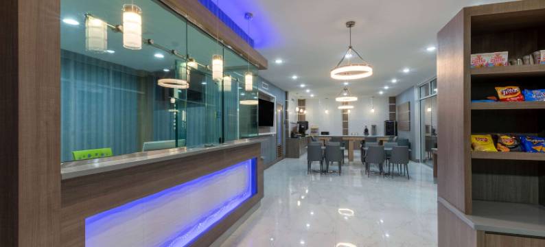 市中心休斯顿大学温德姆戴斯套房酒店(Days Inn & Suites by Wyndham Downtown/University of Houston)图片