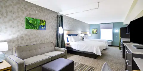 托萊多莫米希爾頓惠庭酒店