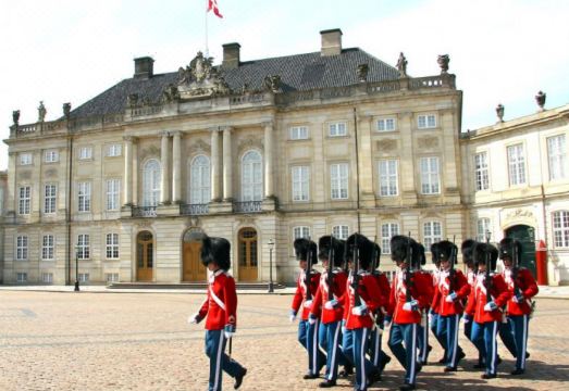 189m2 New Luxury Apt - City Centralprof Cleaning Hotel Overview