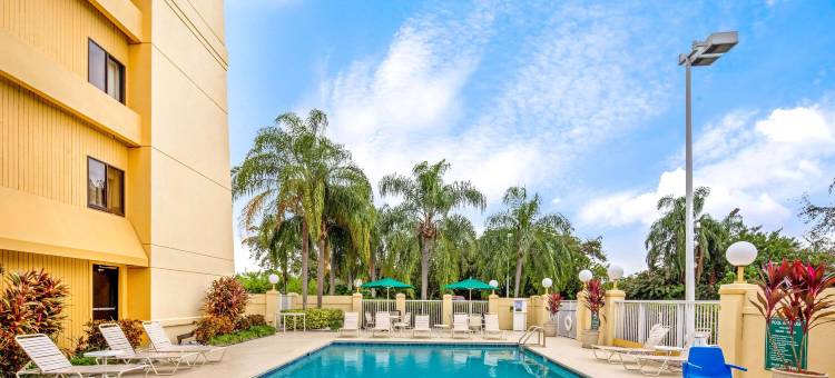 迈阿密机场东拉昆塔温德姆套房酒店(La Quinta Inn & Suites by Wyndham Miami Airport East)图片