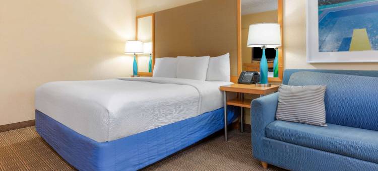 劳德代尔堡庞帕诺海滩拉昆塔温德姆酒店(La Quinta by Wyndham Fort Lauderdale Pompano Beach)图片