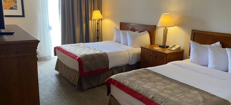 阿尔伯克基市中心温德姆华美达酒店(Ramada Plaza by Wyndham Albuquerque Midtown)图片