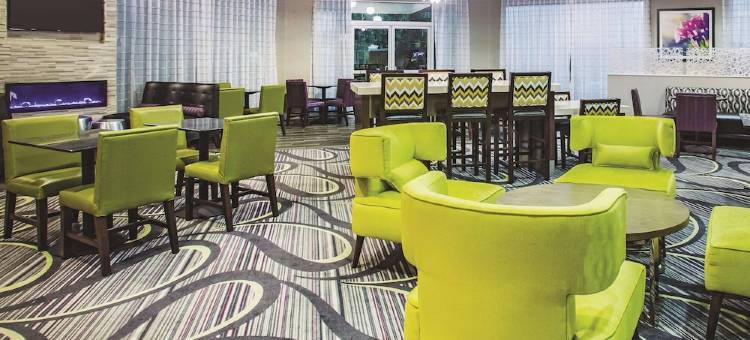 拉斯维加斯萨默林科技拉昆塔温德姆套房酒店(La Quinta Inn & Suites by Wyndham Las Vegas Summerlin Tech)图片