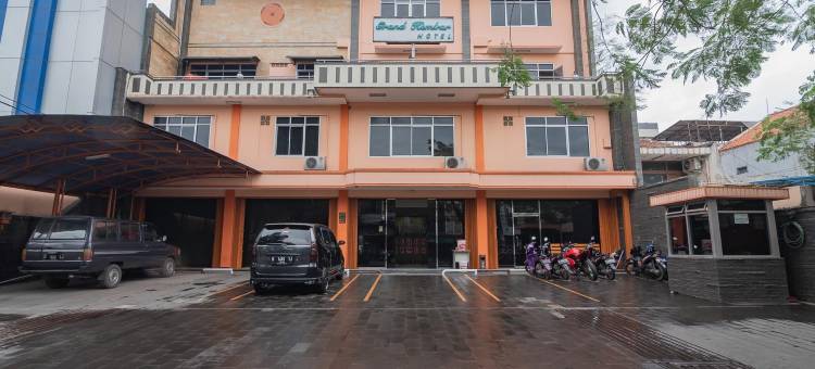 格兰德肯巴尔酒店米特拉红门酒店(Grand Kembar Hotel Mitra RedDoorz)图片