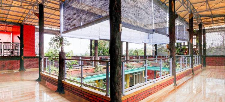 OYO 90303 科拉姆潘金阿巴咖啡厅和家庭旅馆(OYO 90303 Cafe & Homestay Kolam Pancing Abah)图片