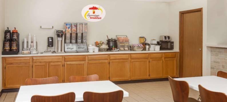 佩金-皮奥里亚地区温德姆速8酒店(Super 8 by Wyndham Pekin/Peoria Area)图片