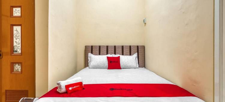 红多兹伊斯兰酒店-近布里达凯邦玫瑰公园(RedDoorz Syariah Near Kebon Rojo Park Blitar)图片