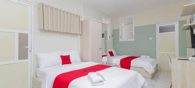 红门伊斯兰教义酒店 - 靠近朋卡诺体育馆 - 南琼(RedDoorz Syariah Near Gor Bung Karno Nganjuk)图片