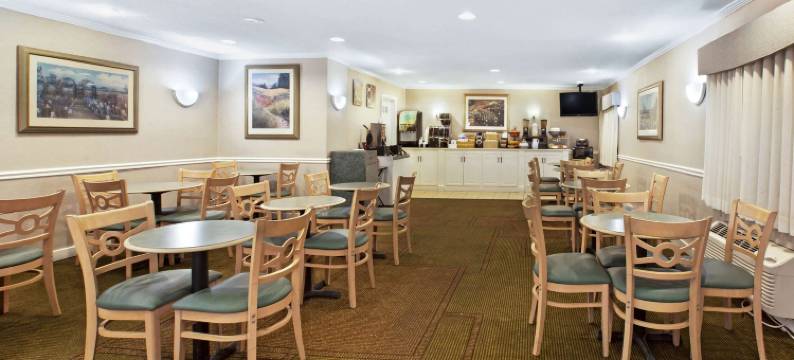 底特律坎顿拉昆塔温德姆酒店(La Quinta Inn by Wyndham Detroit Canton)图片