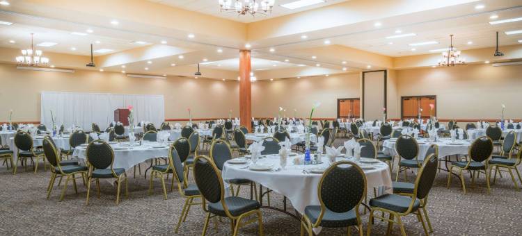 得梅因华美达热带度假村及会议中心(Ramada by Wyndham des Moines Tropics Resort & Conference Ctr)图片