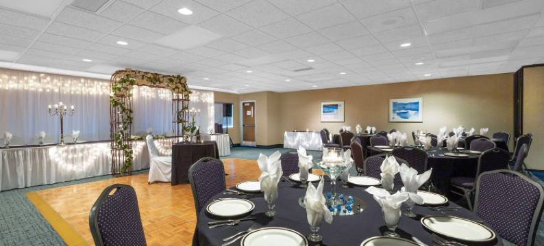 德梅因机场呗盟套房酒店(Baymont by Wyndham des Moines Airport)图片