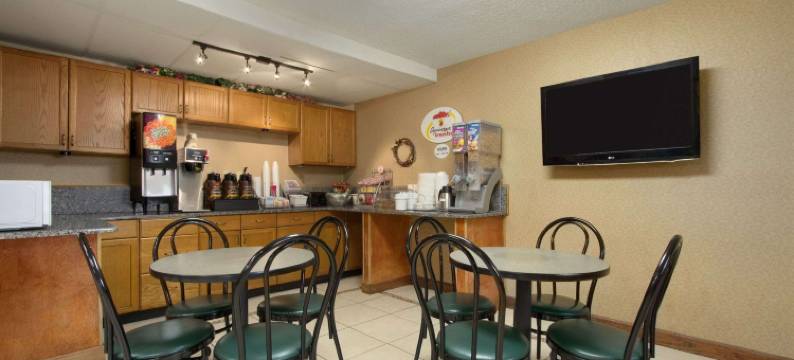 荷姆伍德伯明翰地区温德姆速8酒店(Super 8 by Wyndham Homewood Birmingham Area)图片