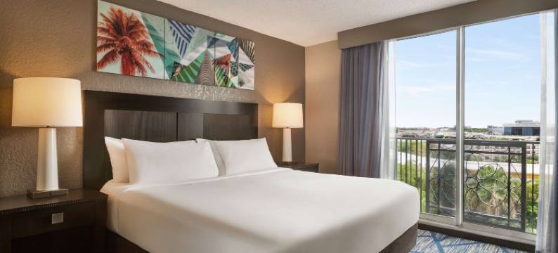 迈阿密国际机场希尔顿旗下大使套房酒店(Embassy Suites by Hilton Miami International Airport)图片