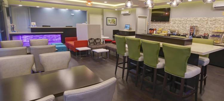 阿瑟港戴斯套房酒店(Days Inn & Suites by Wyndham Port Arthur)图片