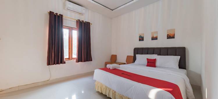 红多兹酒店-近西勒图苏卡布米(RedDoorz Near Ciletuh Sukabumi)图片