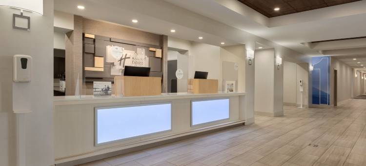 智选假日套房酒店欧佩莱卡赤褐色(Holiday Inn Express & Suites Opelika Auburn)图片