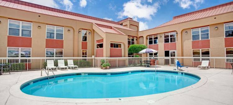 西孟斐斯华美达酒店(Ramada by Wyndham West Memphis)图片