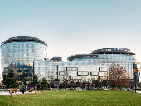 波德戈里察皇冠假日酒店