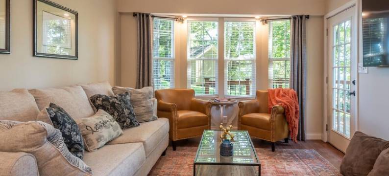 Dream Getaway Cottage w/ Endless Hilltop Views - Seasonal Pool/Hot Tub图片