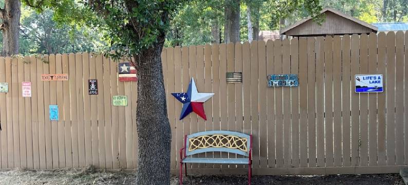 Beautiful views and lake front home on Toledo Bend! Fish right of the dock!图片