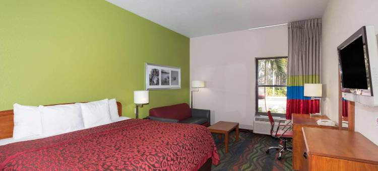 迈尔斯堡戴斯套房酒店-近捷蓝公园(Days Inn & Suites by Wyndham Fort Myers Near JetBlue Park)图片