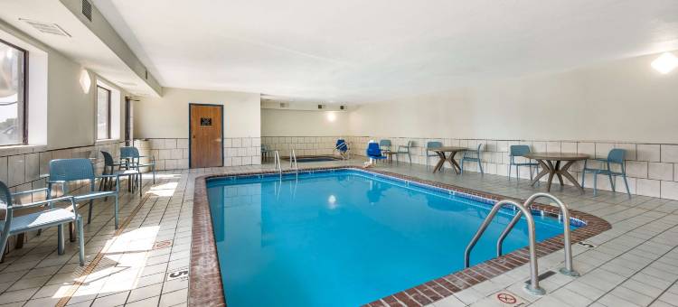 舒眠旅馆及套房萨莱纳I-135(Sleep Inn & Suites Salina I-135)图片