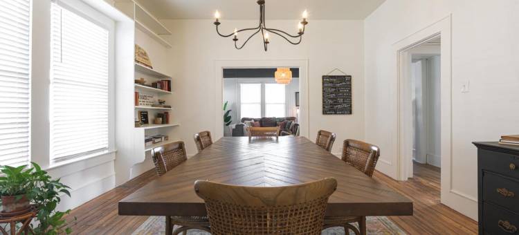 恢复的1930年代上城平房，距离Magnolia Silos 2分钟路程(Restored 1930s Uptown Bungalow 2 Min. to Magnolia)图片