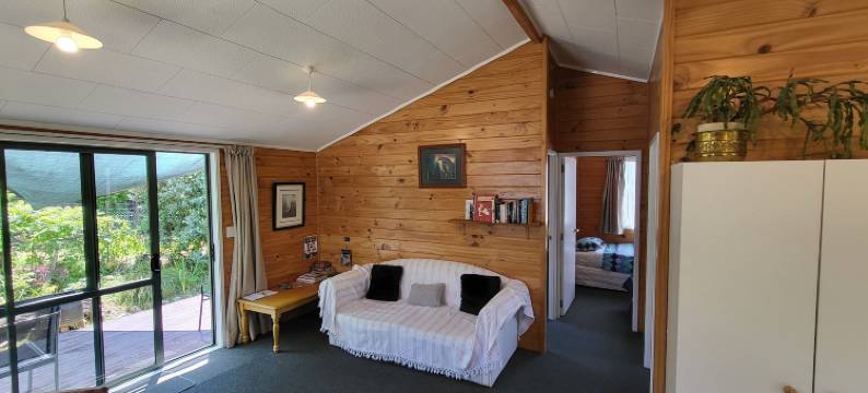 躲避拥挤的小径住宿和自行车之旅(Off the Beaten Trail ACC & Bike Tours)图片