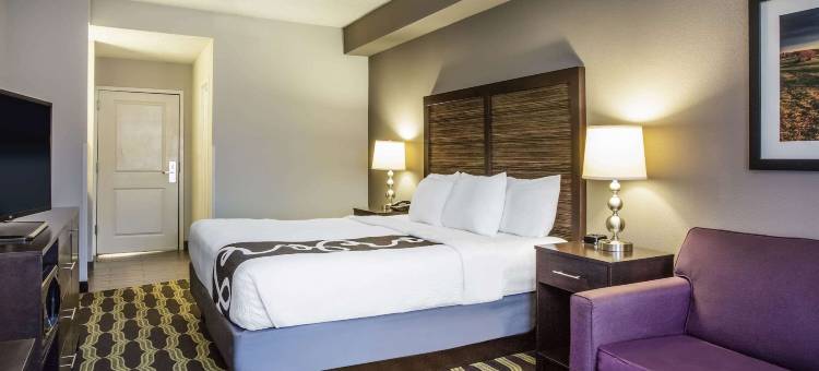 林奇堡自由大学拉昆塔温德姆套房酒店(La Quinta Inn & Suites by Wyndham Lynchburg at Liberty Univ.)图片