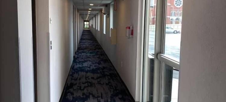 埃文斯维尔市中心凯艺套房酒店(Quality Inn & Suites Evansville Downtown)图片