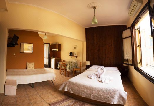 Iason Studios Hotel Overview