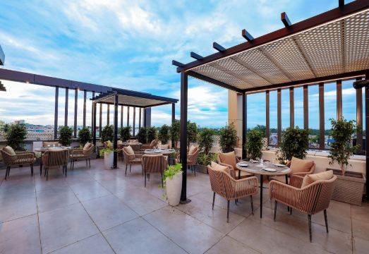 Sathyam Oasis Hotel Overview