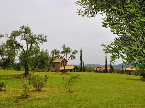 诺奇库切多村庄酒店