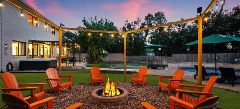 Cozy 6-Bedroom House with Heated Pool, Game Room, Fire Pit ,Hot Tub, Mini Golf图片