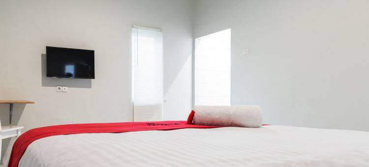 红多兹Plus酒店-近USU棉兰医院2号(RedDoorz Plus Near RS Usu Medan 2)图片