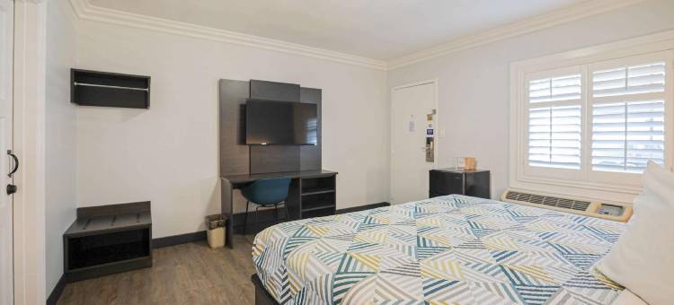 加利福尼亚塔斯廷 - 橘郡 6 号汽车旅馆(Motel 6 Tustin, CA – Orange County)图片