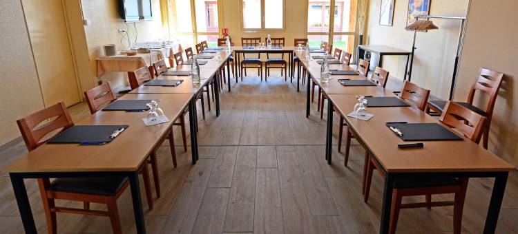 巴黎南维里埃夫里舒适酒店(Logis - Hôtel & Restaurant des Lacs Paris Sud)图片