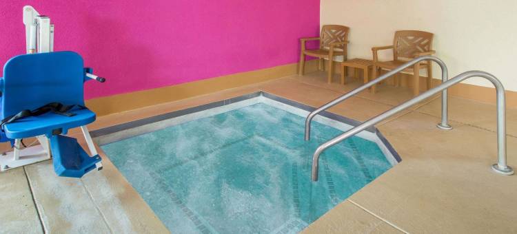 沃基肖温德姆呗盟酒店(Baymont by Wyndham Waukesha)图片