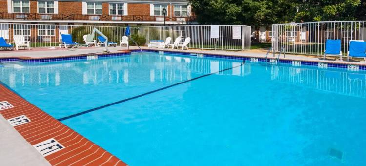 瀑布教堂市-阿灵顿凯隆酒店(Clarion Inn Falls Church-Arlington)图片